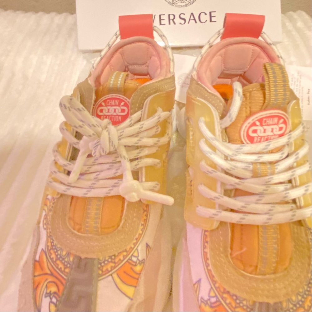Versace chain reaction